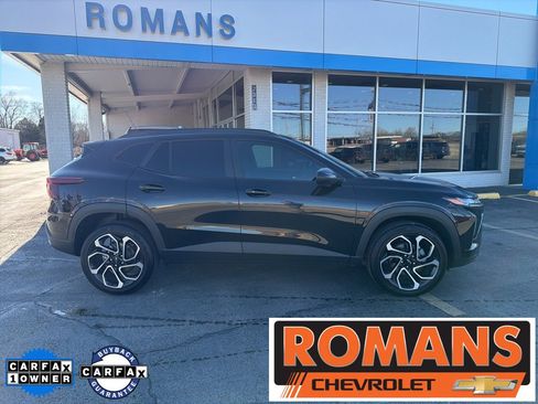 Used 2025 Chevrolet Trax RS w/ Driver Confidence Package image 2