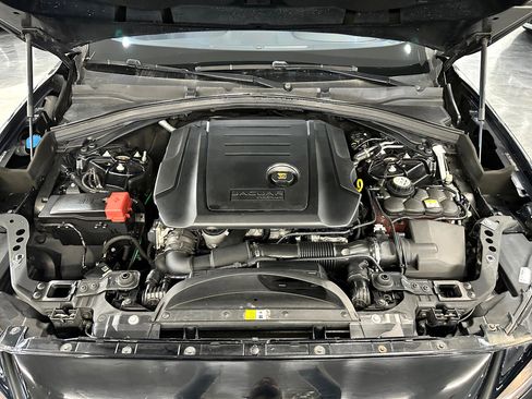 Used 2017 Jaguar F-PACE Premium image 35