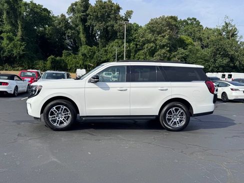 Used 2025 Ford Expedition Active RWD image 3