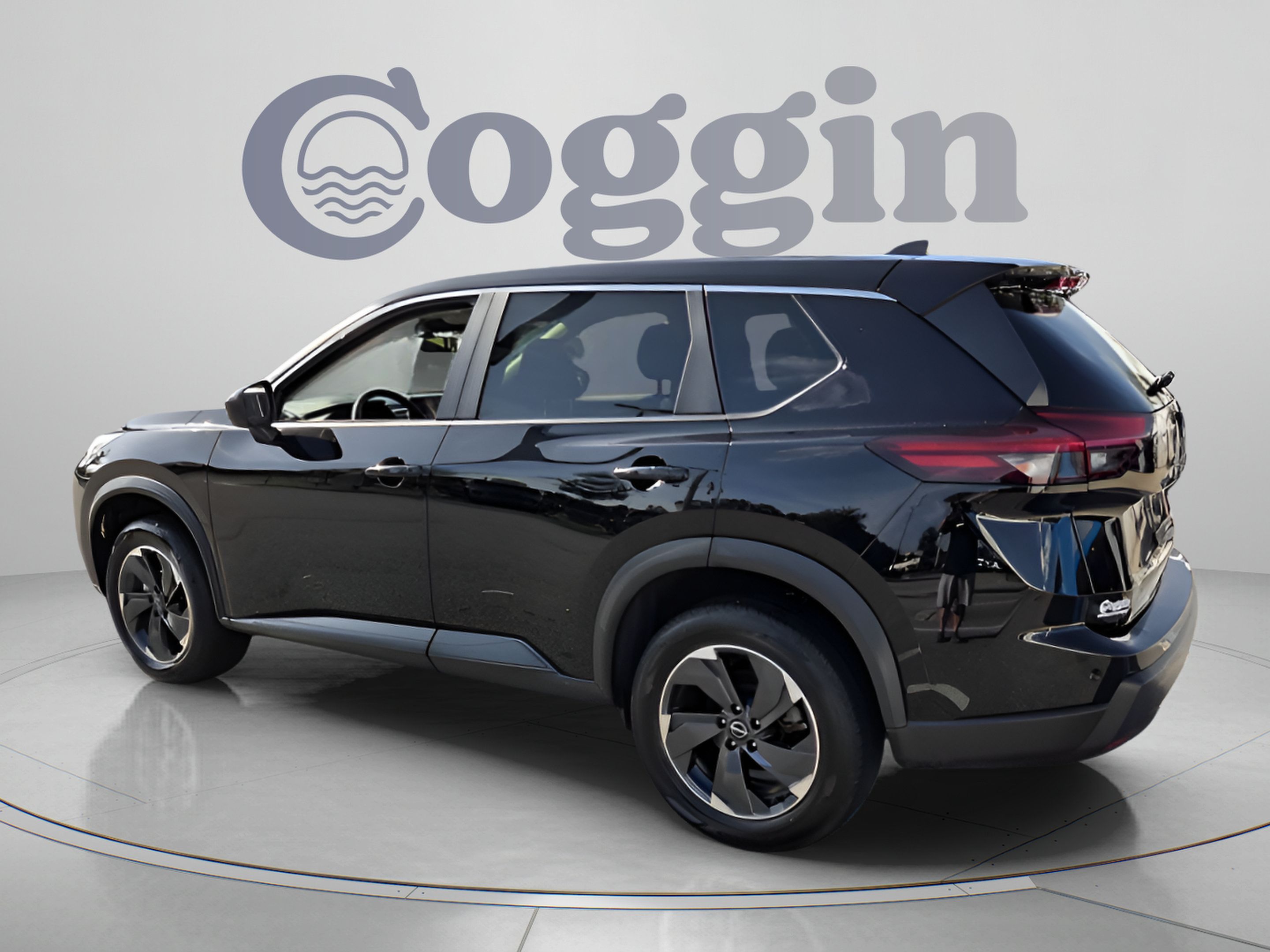 Used 2025 Nissan Rogue SV AWD/4WD image 3