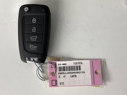 Used 2025 Hyundai Elantra SE image 19