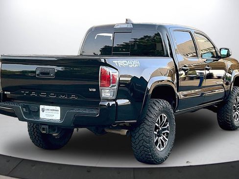 Used 2020 Toyota Tacoma TRD Sport AWD/4WD image 9