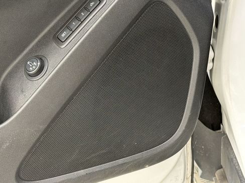 Used 2018 Chevrolet Equinox Premier FWD image 28