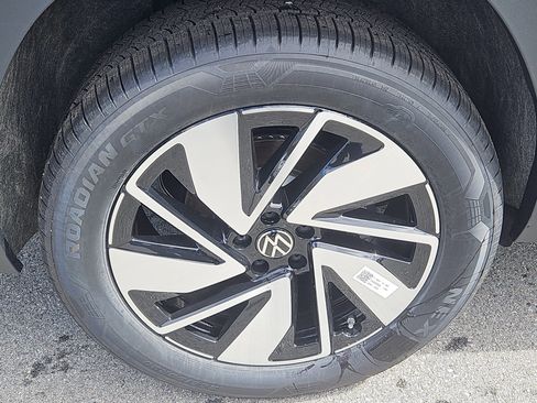 New 2026 Volkswagen Atlas SEL image 3