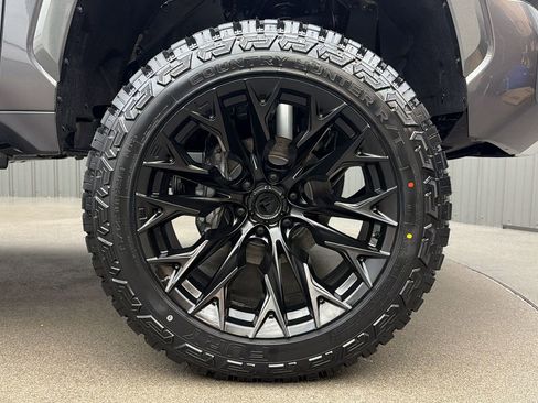 Used 2026 Toyota Tundra Limited AWD/4WD image 10