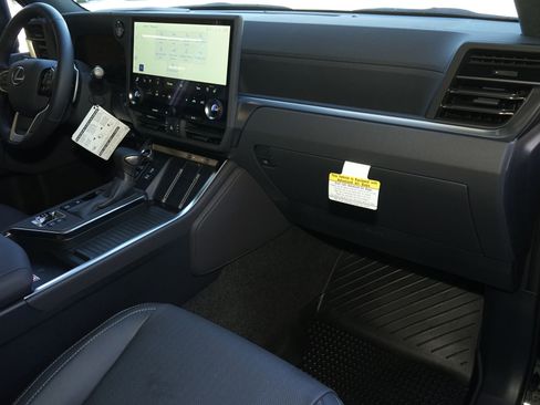 Used 2026 Lexus GX 550 image 11