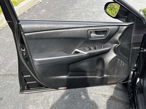 Used 2016 Toyota Camry SE FWD image 15