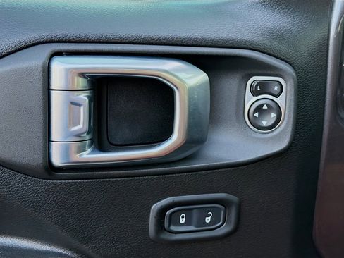 Used 2021 Jeep Gladiator Willys image 21