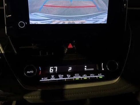 Used 2023 Toyota Corolla SE w/ SE Premium Package FWD image 3