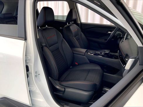 Used 2025 Nissan Rogue SV AWD/4WD image 6