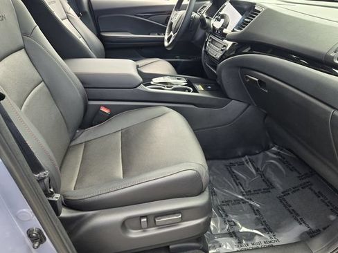 Used 2024 Honda Passport Black Edition image 16
