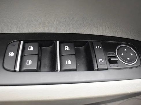 Used 2025 Kia Soul LX w/ LX Technology Package FWD image 21