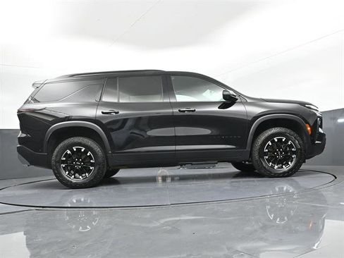 Used 2024 Chevrolet Traverse Z71 w/ Enhanced Driving Package AWD/4WD image 35