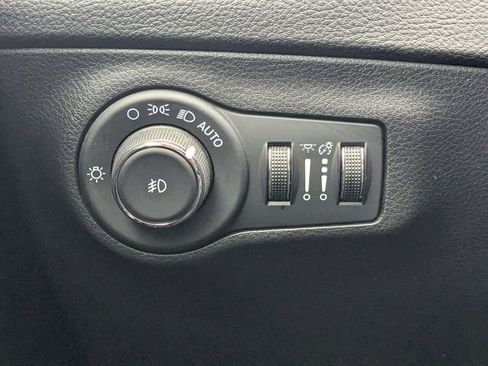 Used 2021 Jeep Compass Limited image 23