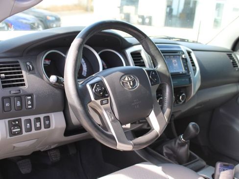 Used 2015 Toyota Tacoma 4x4 Double Cab w/ TRD Off-Road Package image 25
