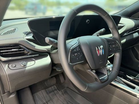 Used 2025 Buick Envista Sport Touring w/ Convenience II Package FWD image 17