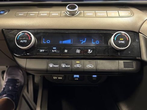 Used 2024 Hyundai Elantra SEL FWD image 22