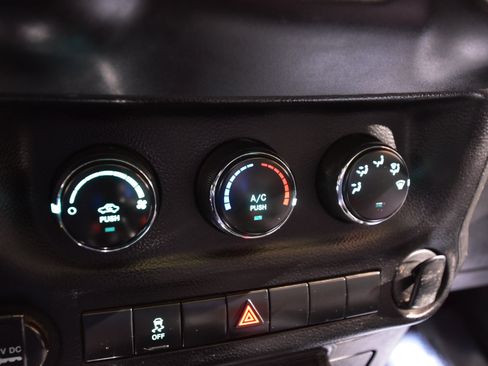 Used 2013 Jeep Wrangler Sport w/ Connectivity Group image 29