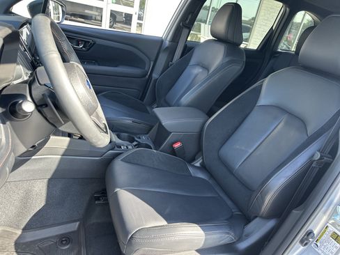 Used 2025 Subaru Forester Touring w/ Touring Package image 10