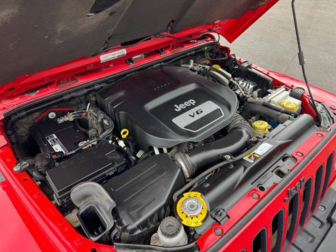 Used 2015 Jeep Wrangler Unlimited Sahara w/ Quic Order Package 23X image 24