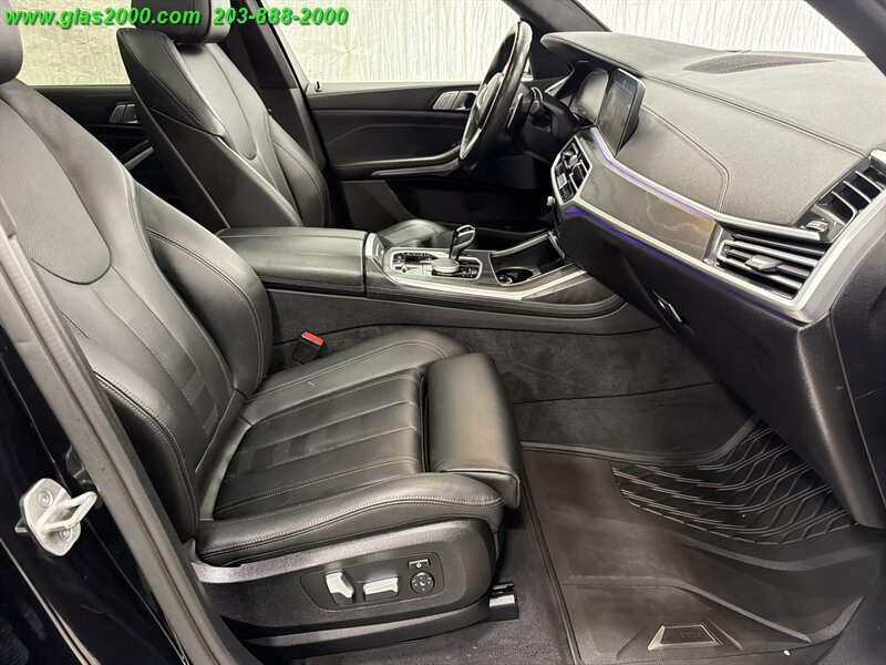 Used 2022 BMW X7 xDrive40i w/ M Sport Package AWD/4WD image 21