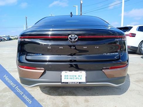 Used 2023 Toyota Crown Platinum image 8