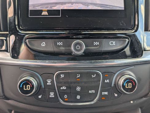 Used 2023 Chevrolet Traverse LT AWD/4WD image 17