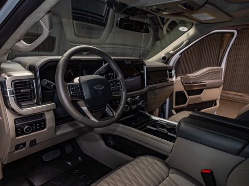 Used 2026 Ford F450 Platinum w/ Platinum Plus Package image 13