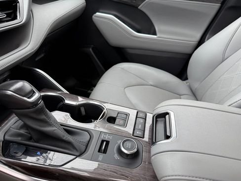 Used 2021 Toyota Highlander Platinum image 34