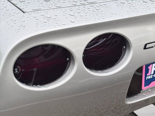 Used 1998 Chevrolet Corvette Coupe RWD image 17