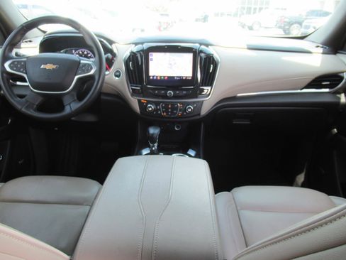 Certified 2023 Chevrolet Traverse Premier FWD image 12