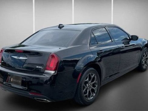Used 2018 Chrysler 300 S AWD/4WD image 9