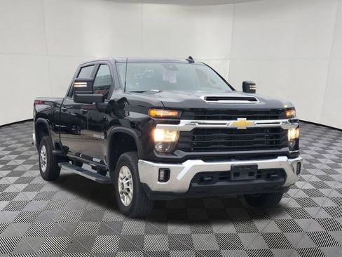 Used 2025 Chevrolet Silverado 2500 LT w/ Convenience Package AWD/4WD image 2