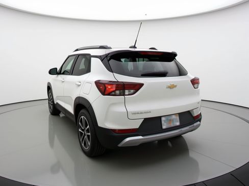 Used 2025 Chevrolet TrailBlazer LT FWD image 6