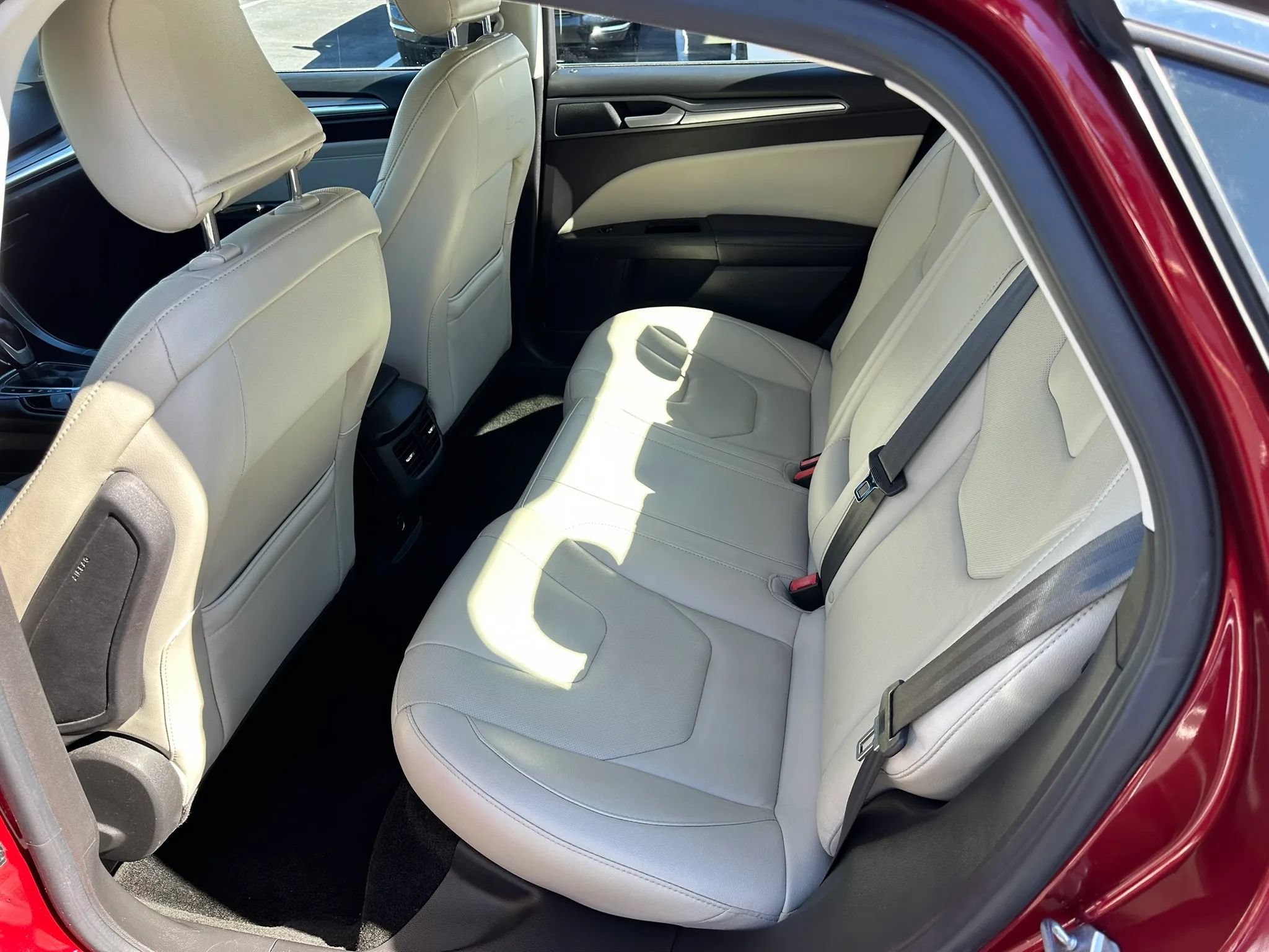 Used 2016 Ford Fusion Titanium AWD/4WD image 18