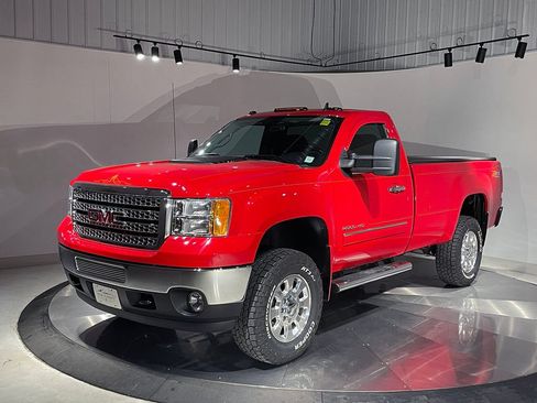 Used 2011 GMC Sierra 2500 SLE w/ SLE Preferred Package AWD/4WD image 2