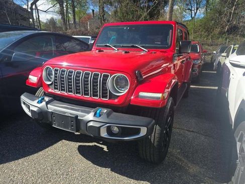 Used 2024 Jeep Wrangler Unlimited Sahara w/ Safety Group AWD/4WD image 4