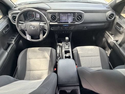 Used 2022 Toyota Tacoma TRD Sport w/ Technology Package RWD image 12