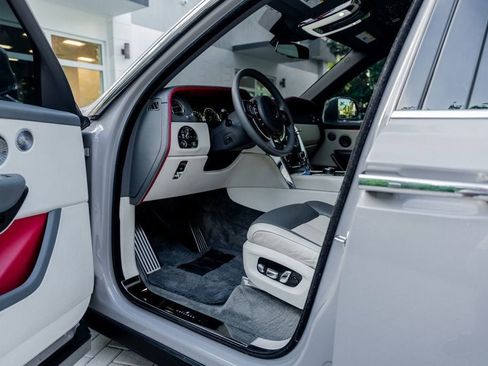 Used 2021 Rolls-Royce Cullinan Sport Utility image 55