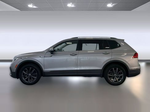 Used 2022 Volkswagen Tiguan SE FWD image 2