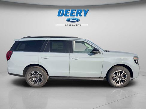 Used 2026 Ford Expedition Active image 5