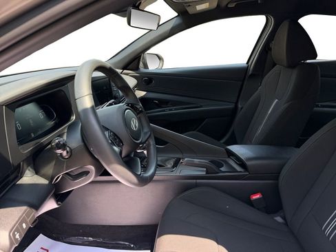 Certified 2025 Hyundai Elantra Sport FWD image 9