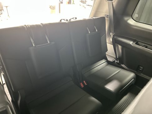 Used 2025 Lexus GX 550 w/ Accessory Package (2T) AWD/4WD image 35