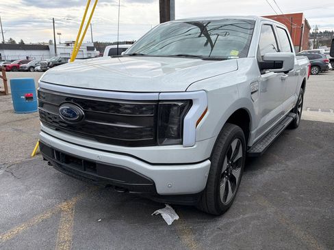 Used 2023 Ford F150 Lightning Platinum image 4
