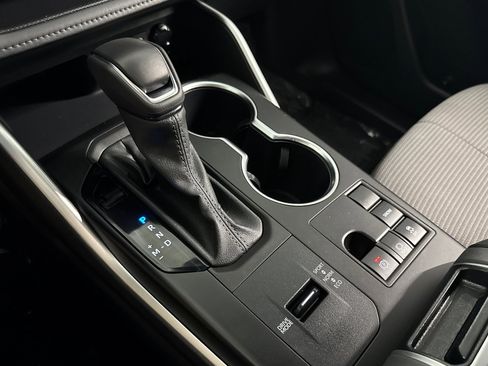 Used 2024 Toyota Highlander LE image 23