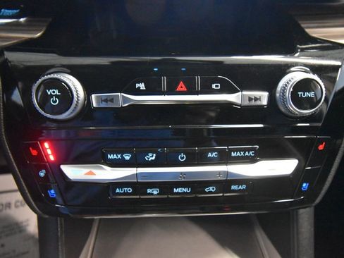 Used 2022 Ford Explorer Limited w/ Equipment Group 301A image 18