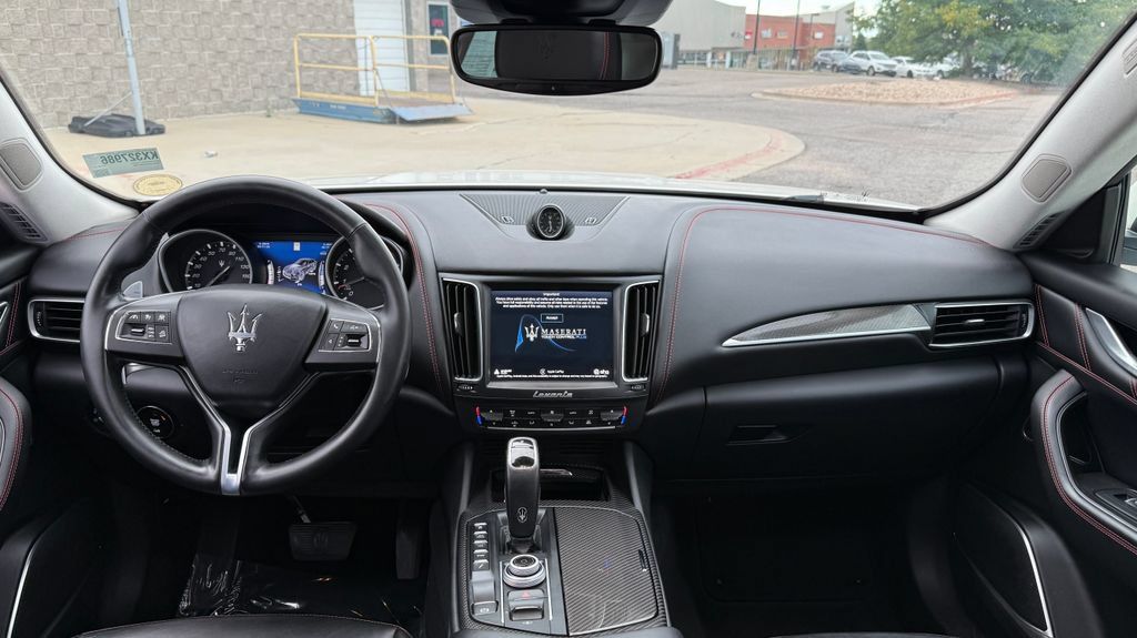 Used 2019 Maserati Levante GranLusso AWD/4WD image 32