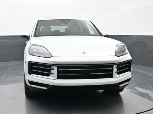 Certified 2025 Porsche Cayenne AWD/4WD image 22