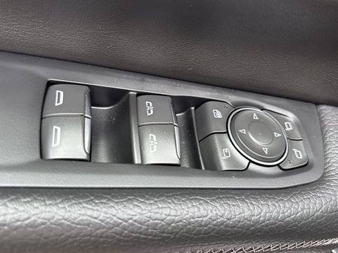 Used 2025 GMC Yukon Denali RWD image 25