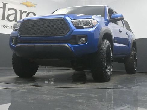 Used 2016 Toyota Tacoma TRD Off-Road image 4
